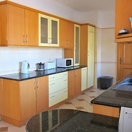 Heated Pool 6 Bedroom Private In Center Of Olhos De Agua Albufeira