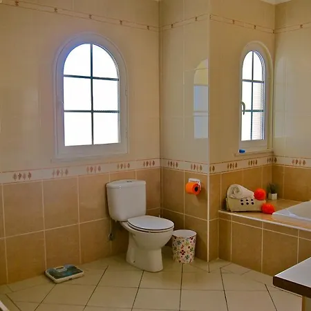 Heated Pool 6 Bedroom Private In Center Of Olhos De Agua