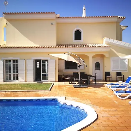 Villa Heated Pool 6 Bedroom Private In Center Of Olhos De água