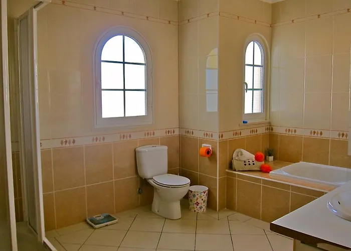 Heated Pool 6 Bedroom Private Villa In Center Of Olhos De Agua