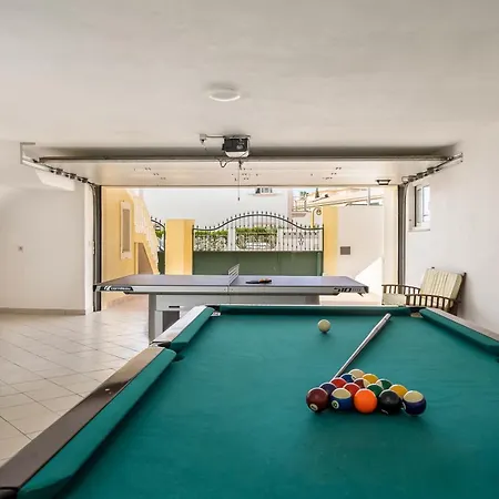 Heated Pool 6 Bedroom Private In Center Of Olhos De água Villa *